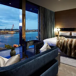 Riverton Hotell